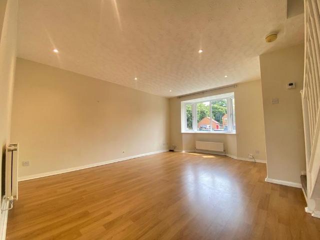 3 bedroom end of terrace house to rent