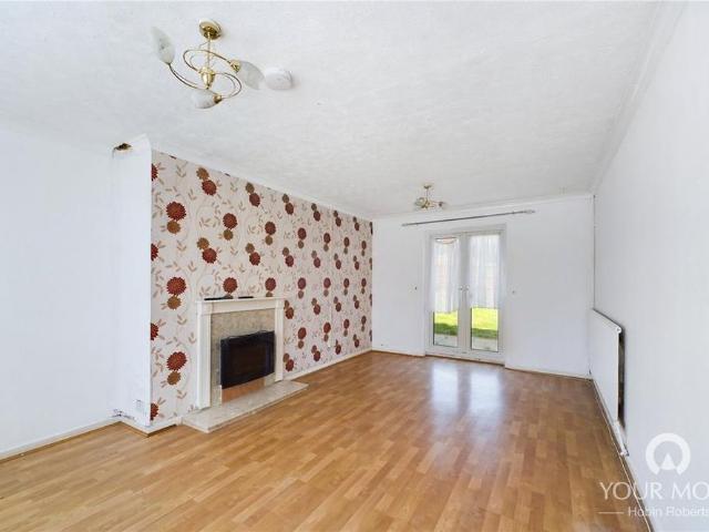 3 bedroom end of terrace house to rent