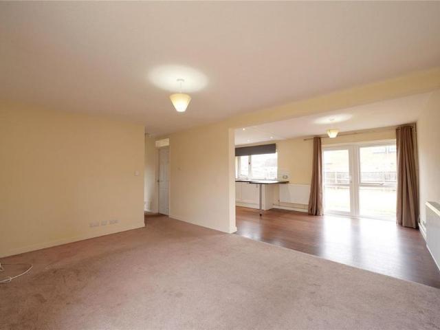 3 bedroom end of terrace house to rent