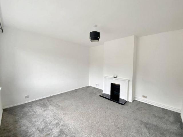3 bedroom end of terrace house to rent