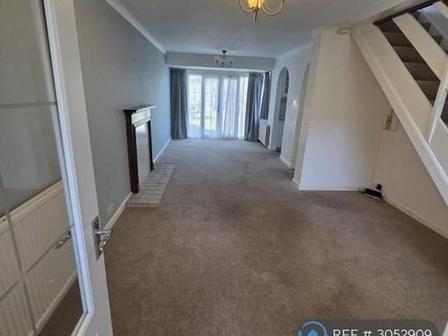 3 bedroom end of terrace house to rent