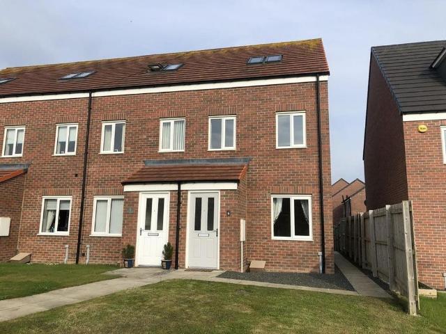 3 bedroom end of terrace house to rent