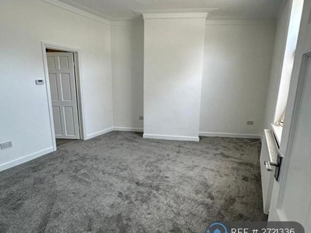 3 bedroom end of terrace house to rent