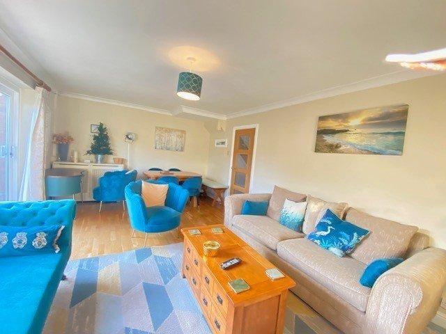 3 bedroom end of terrace house to rent