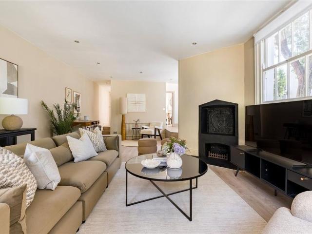 3 bedroom end of terrace house to rent