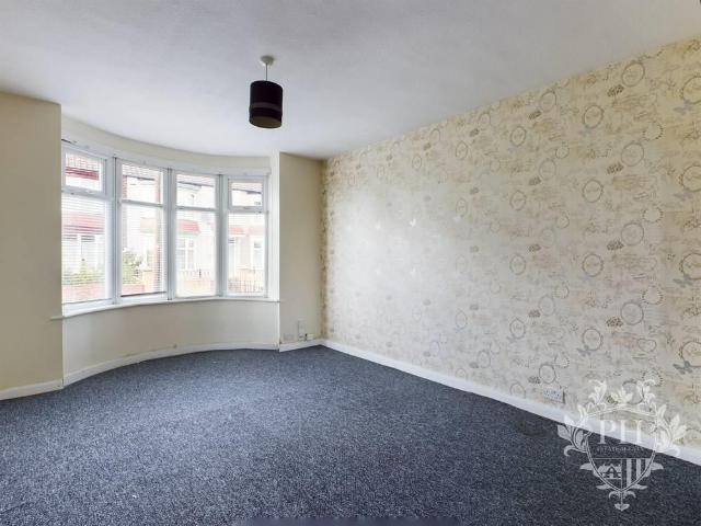 3 bedroom end of terrace house to rent