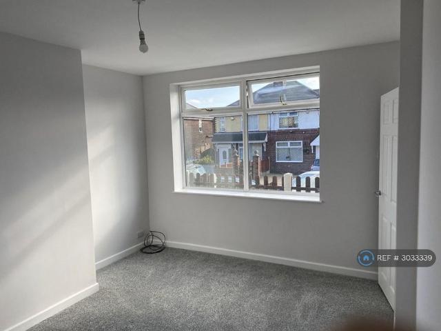 3 bedroom end of terrace house to rent