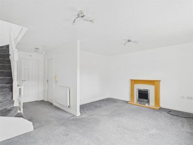 3 bedroom end of terrace house to rent
