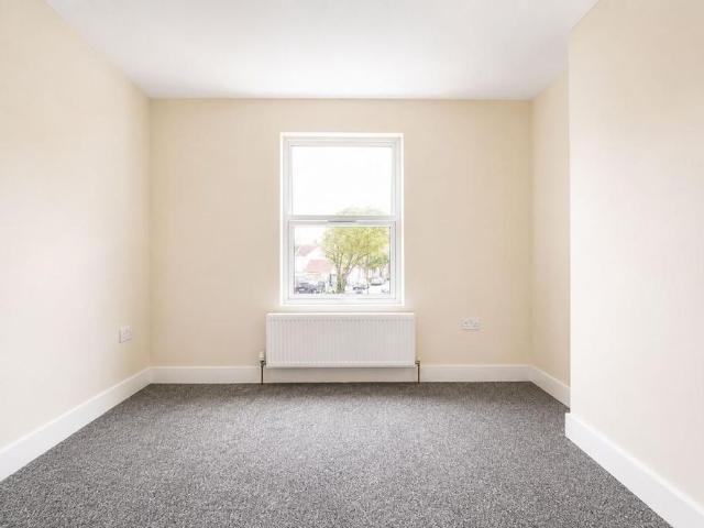 3 bedroom end of terrace house to rent