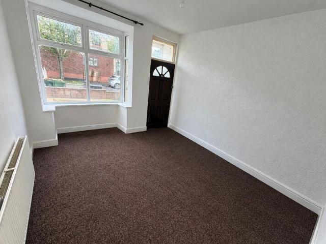 3 bedroom end of terrace house to rent