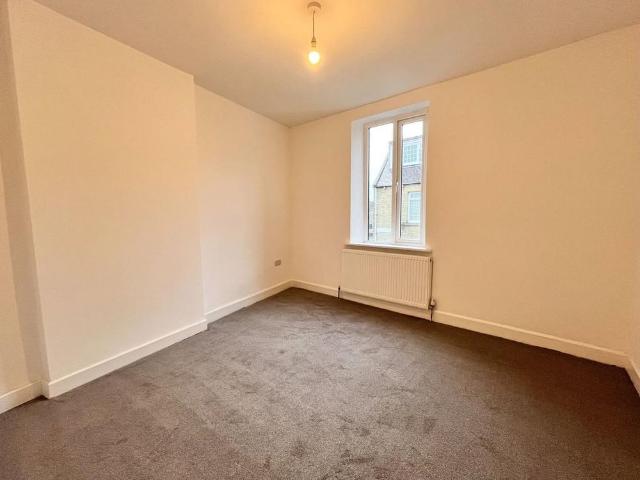 3 bedroom end of terrace house to rent
