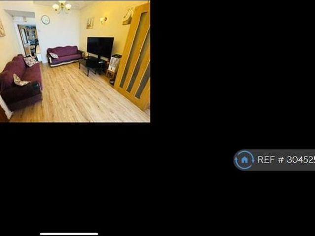3 bedroom end of terrace house to rent