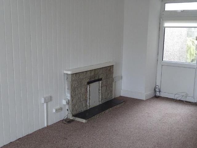 3 bedroom end of terrace house to rent