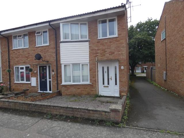 3 bedroom end of terrace house to rent