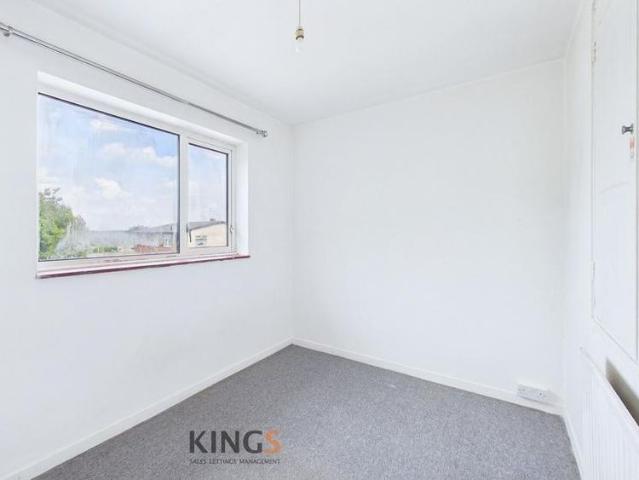 3 bedroom end of terrace house to rent