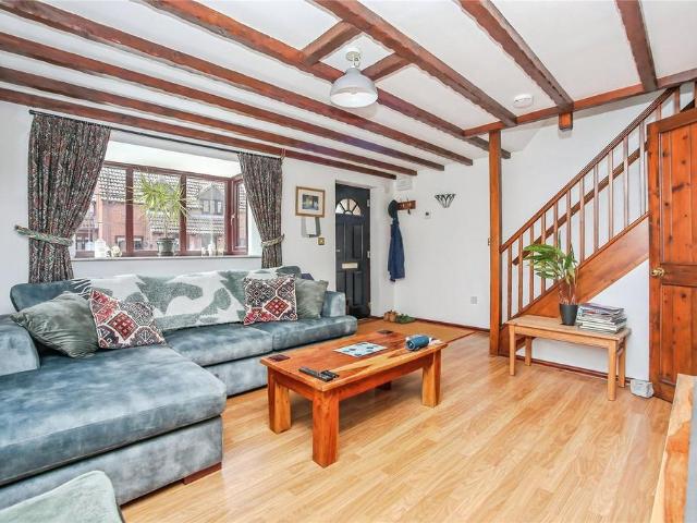 3 bedroom end of terrace house to rent