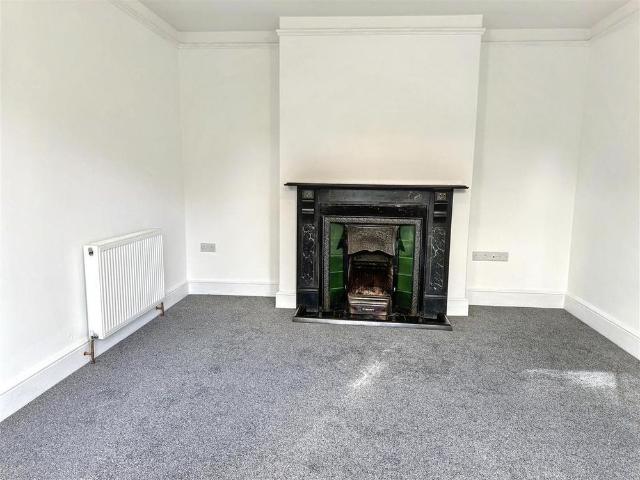 3 bedroom end of terrace house to rent