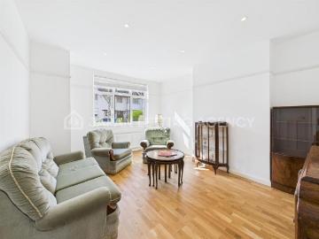 3 bedroom end of terrace house to rent