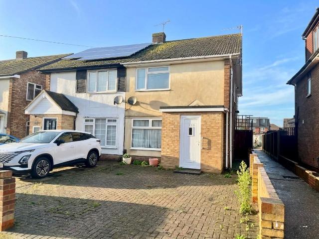 3 bedroom end of terrace house to rent