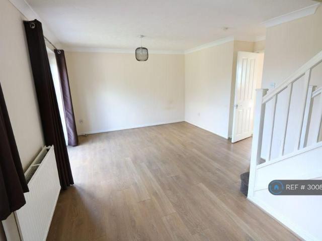 3 bedroom end of terrace house to rent