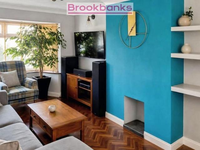 3 bedroom end of terrace house to rent