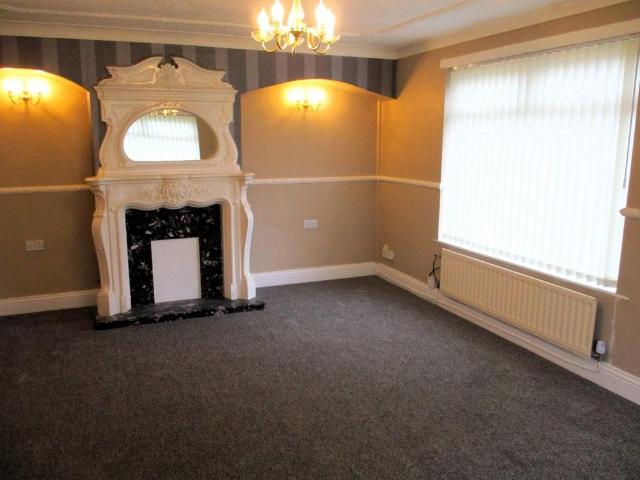 3 bedroom end of terrace house to rent