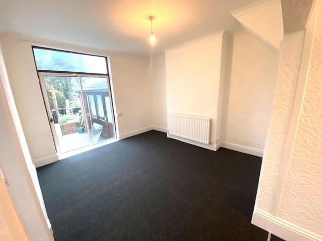 3 bedroom end of terrace house to rent