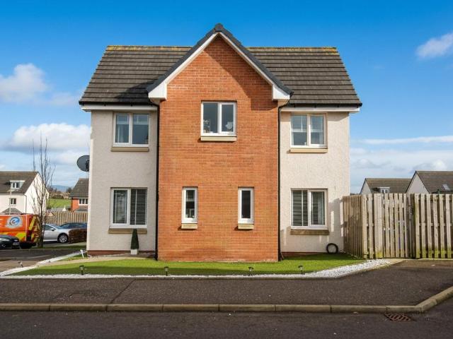 3 bedroom end of terrace house to rent