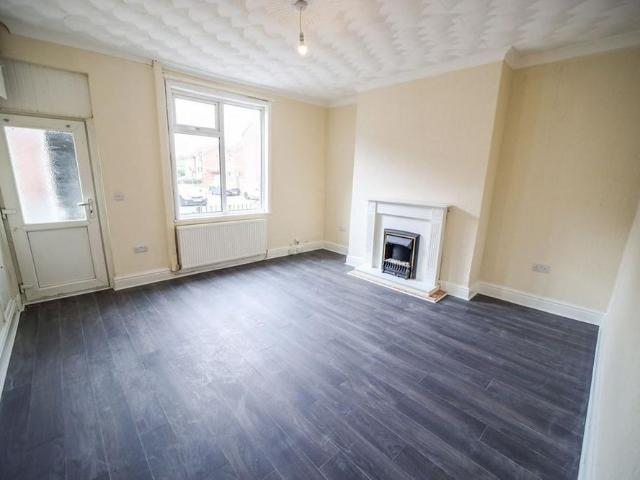 3 bedroom end of terrace house to rent