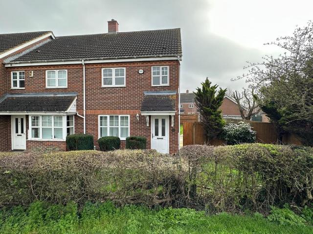 3 bedroom end of terrace house to rent