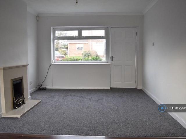3 bedroom end of terrace house to rent