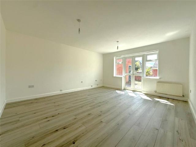 3 bedroom end of terrace house to rent