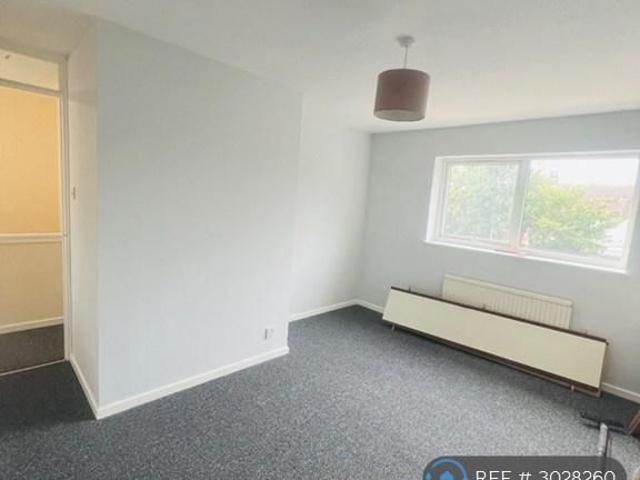 3 bedroom end of terrace house to rent