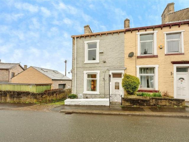 3 bedroom end of terrace house to rent