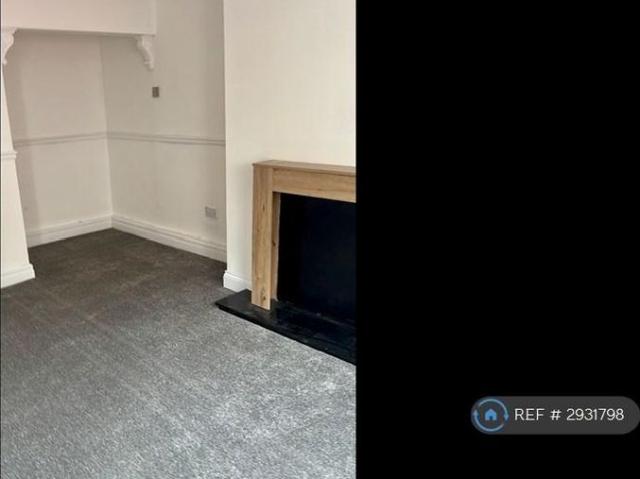 3 bedroom end of terrace house to rent