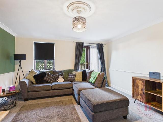 3 bedroom end of terrace house to rent