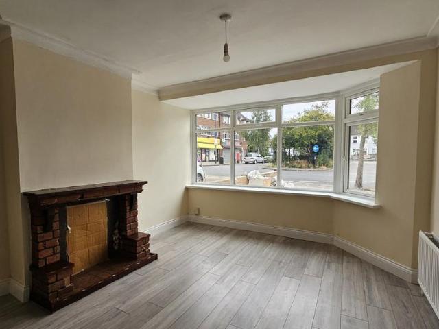 3 bedroom end of terrace house to rent