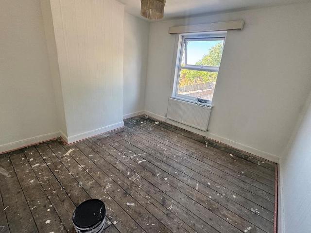 3 bedroom end of terrace house to rent