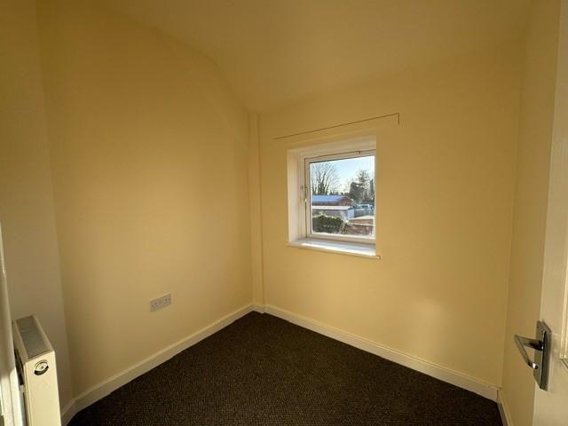 3 bedroom end of terrace house to rent