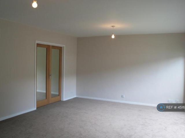 3 bedroom end of terrace house to rent