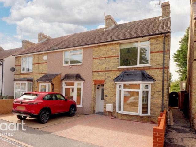3 bedroom end of terrace house to rent