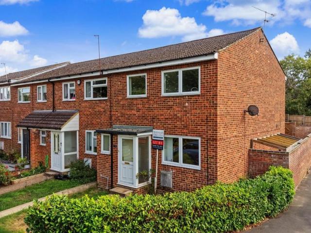 3 bedroom end of terrace house to rent