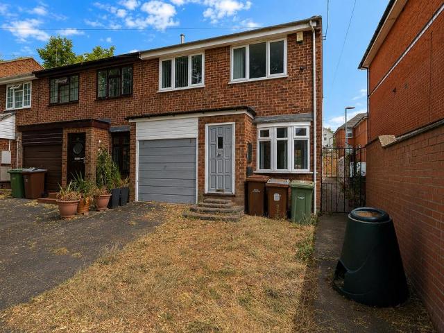 3 bedroom end of terrace house to rent