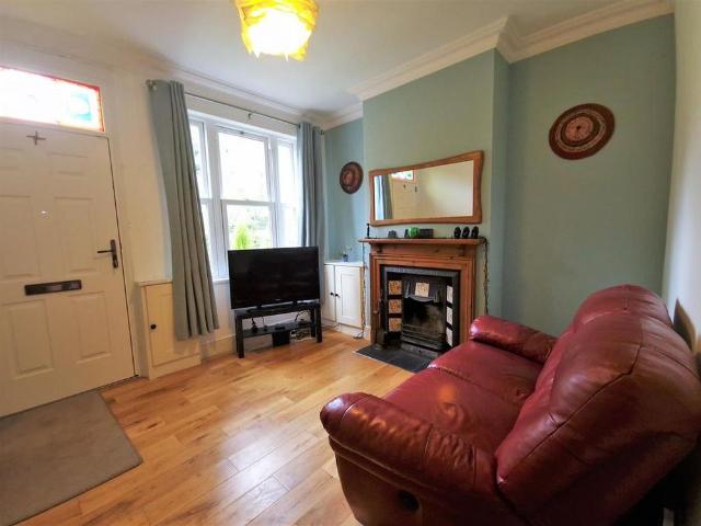 3 bedroom end of terrace house to rent
