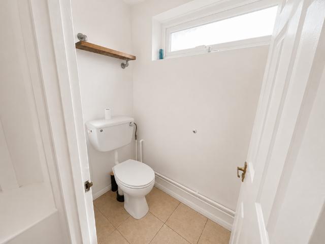 3 bedroom end of terrace house to rent