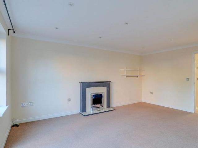 3 bedroom end of terrace house to rent