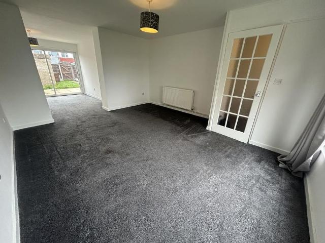 3 bedroom end of terrace house to rent