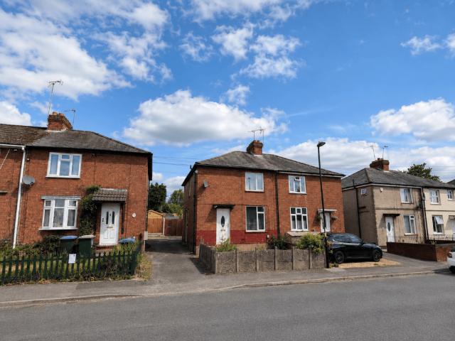 3 bedroom end of terrace house to rent