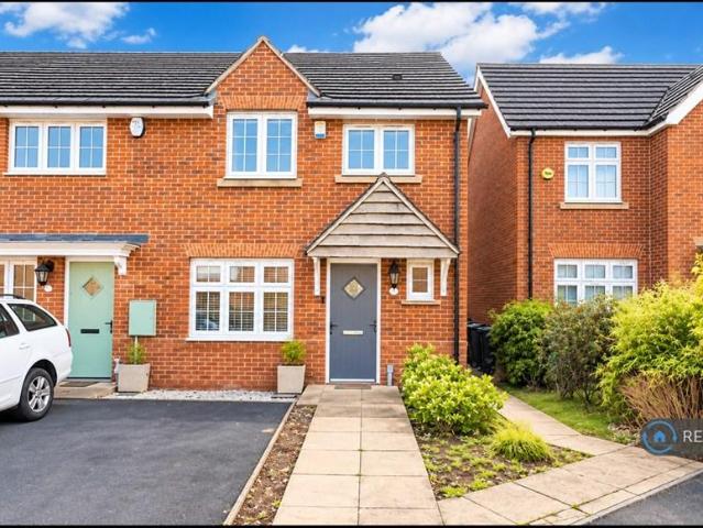 3 bedroom end of terrace house to rent