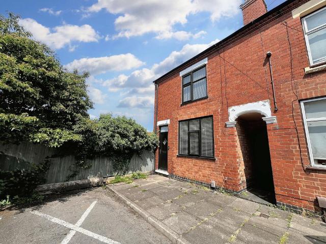 3 bedroom end of terrace house to rent
